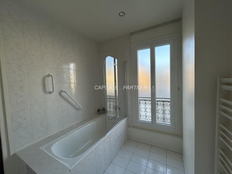 furnished  2 bedrooms Apartment PARIS 17 - 105 m²;