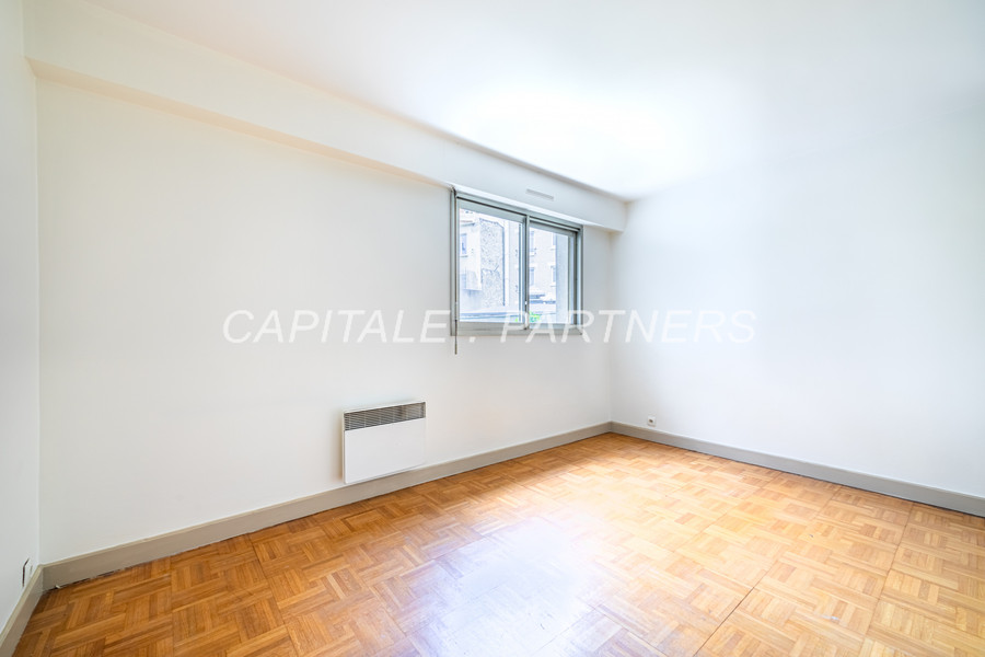  2 bedrooms Apartment PARIS 16 - 75 m²;