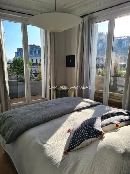 furnished  4 bedrooms Apartment PARIS 9 - 130 m²;