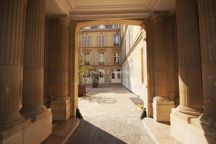 furnished  1 bedroom Apartment PARIS 8 - 46 m²;