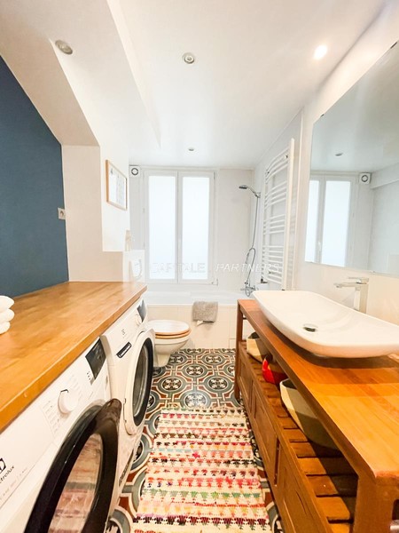 furnished  3 bedrooms Apartment PARIS 2 - 120 m²;