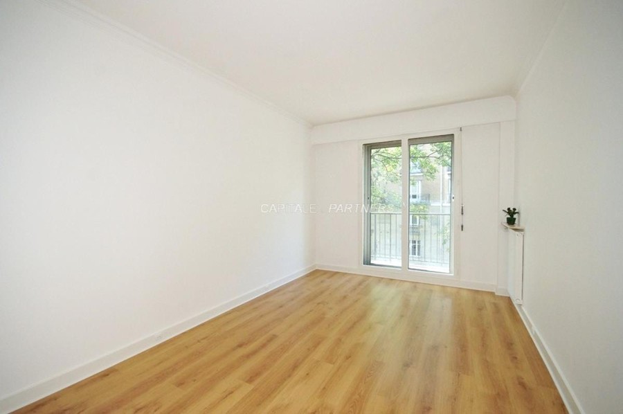  2 bedrooms Apartment PARIS 16 - 79 m²;