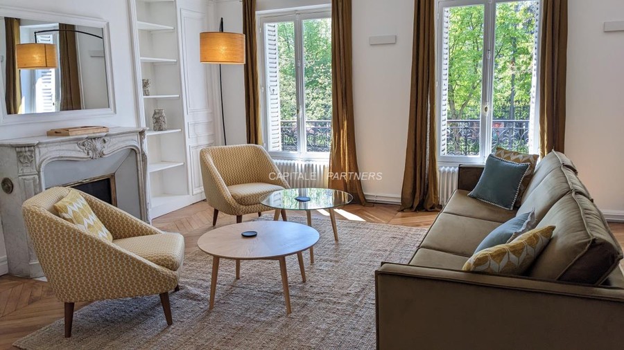 furnished  3 bedrooms Apartment PARIS 6 - 138 m²;