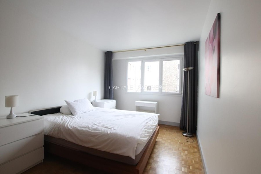 furnished  2 bedrooms Apartment PARIS 17 - 82 m²;