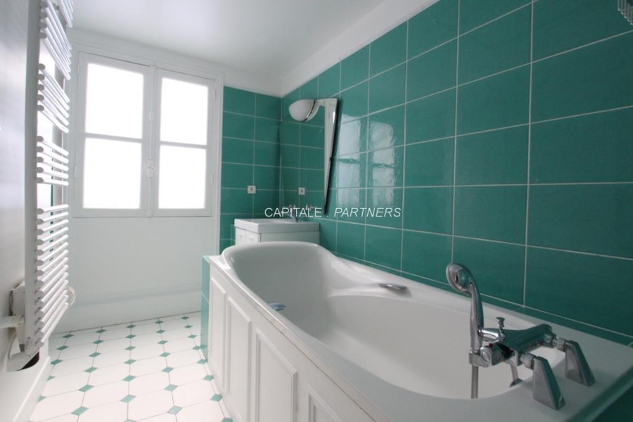 furnished  2 bedrooms Apartment PARIS 8 - 89 m²;