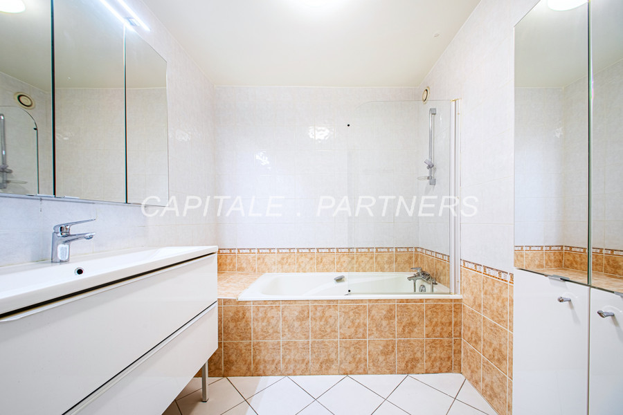  2 bedrooms Apartment PARIS 16 - 75 m²;