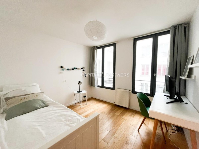 furnished  3 bedrooms Apartment PARIS 2 - 120 m²;