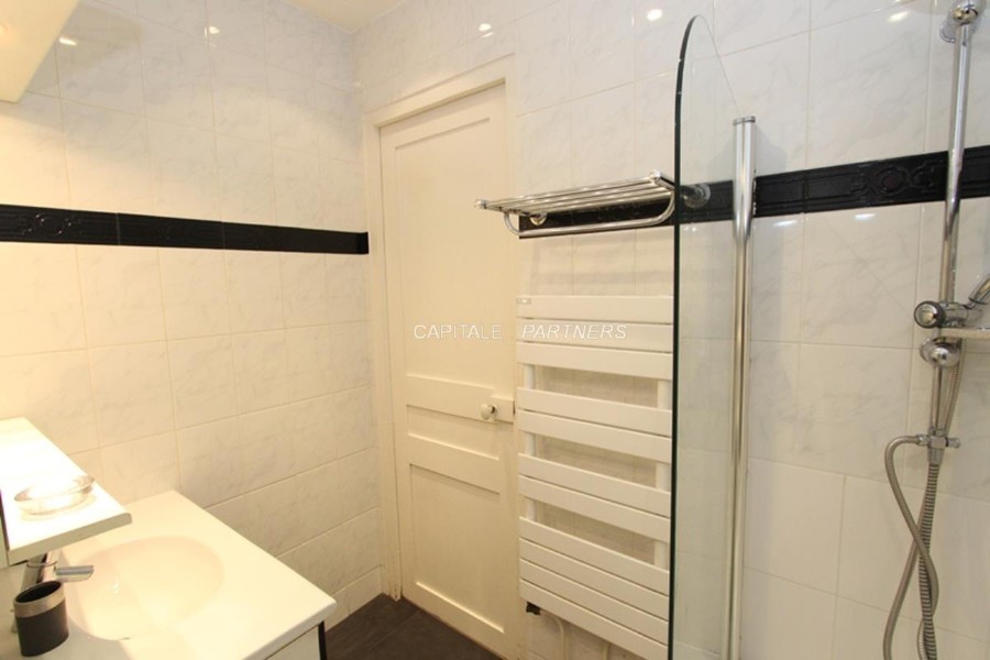 furnished  2 bedrooms Apartment PARIS 16 - 71 m²;