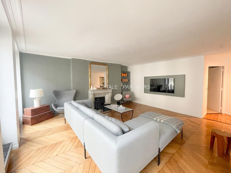 furnished  3 bedrooms Apartment PARIS 2 - 120 m²;