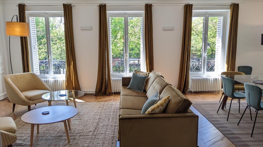 furnished  3 bedrooms Apartment PARIS 6 - 138 m²;