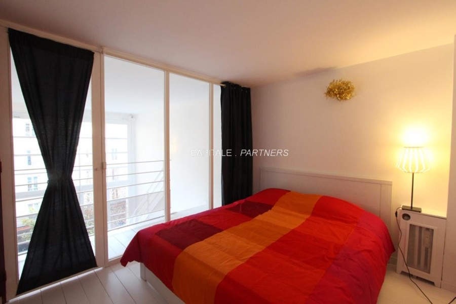 furnished  2 bedrooms Apartment PARIS 15 - 75 m²;