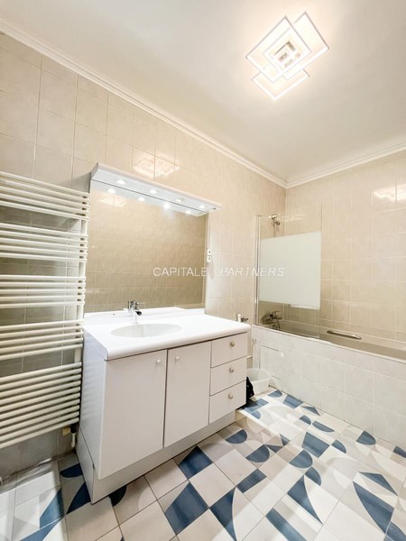  1 bedroom Apartment PARIS 16 - 67 m²;