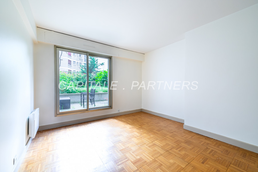  2 bedrooms Apartment PARIS 16 - 75 m²;