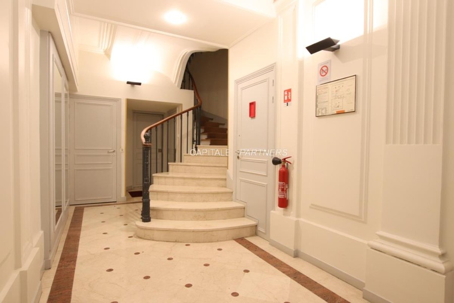 furnished  2 bedrooms Apartment PARIS 8 - 89 m²;