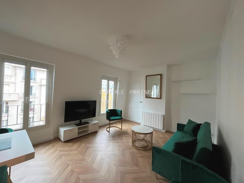 furnished  1 bedroom Apartment PARIS 16 - 35 m²;