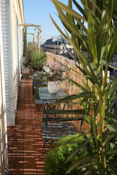 furnished  4 bedrooms Apartment PARIS 9 - 130 m²;