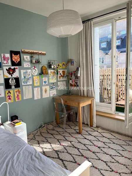 furnished  4 bedrooms Apartment PARIS 9 - 130 m²;