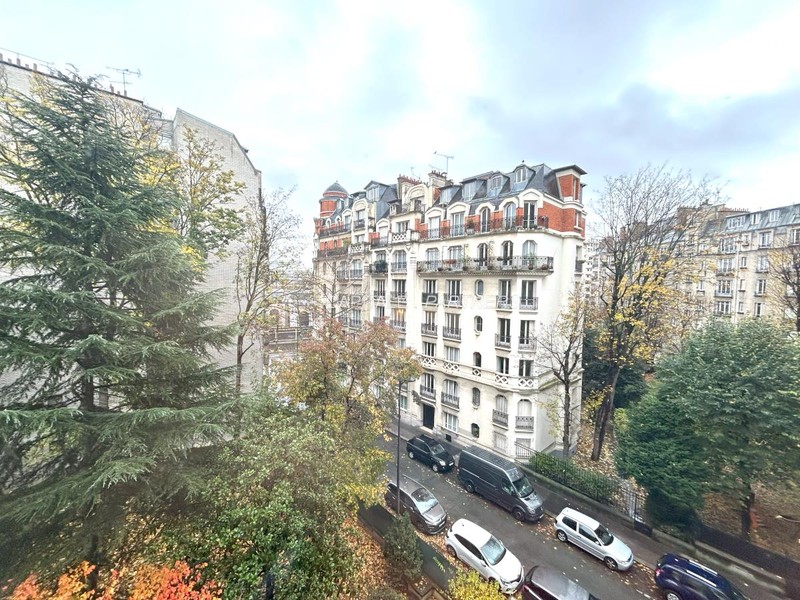 furnished  1 bedroom Apartment PARIS 16 - 46 m²;