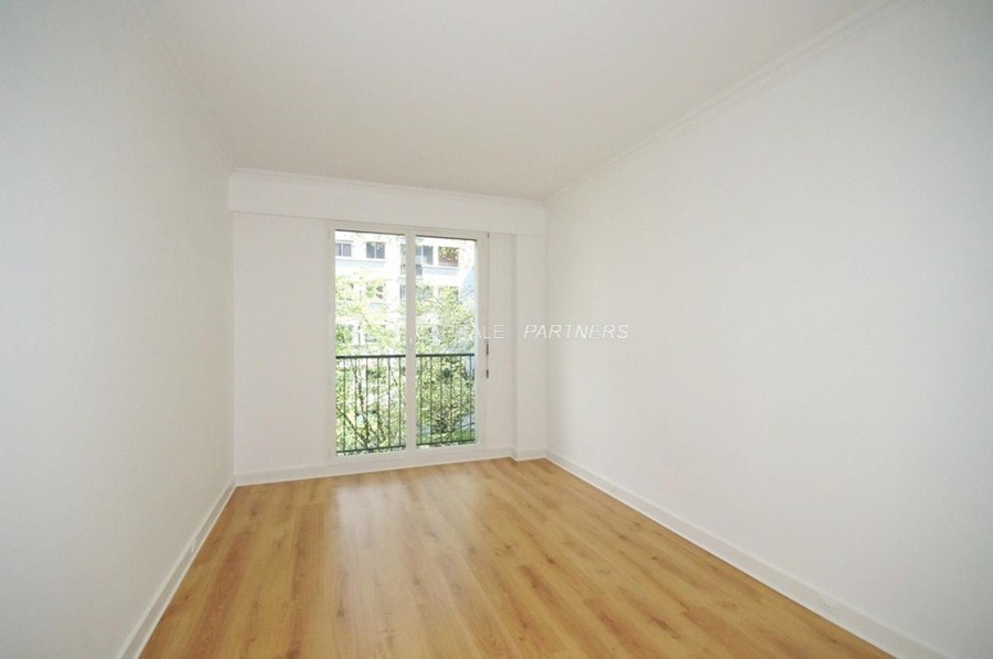  2 bedrooms Apartment PARIS 16 - 79 m²;