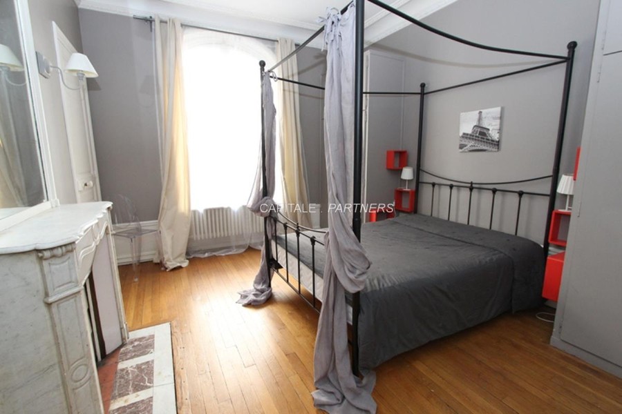 furnished  2 bedrooms Apartment PARIS 16 - 71 m²;