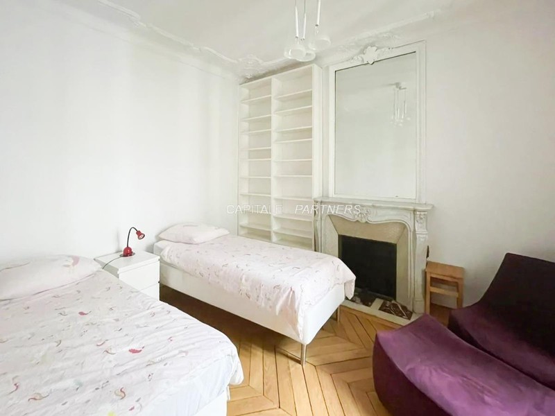 furnished  3 bedrooms Apartment PARIS 16 - 76 m²;