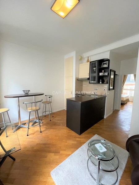 furnished  1 bedroom Apartment PARIS 8 - 31 m²;