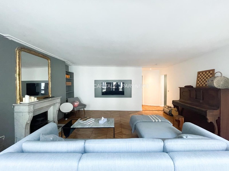 furnished  3 bedrooms Apartment PARIS 2 - 120 m²;