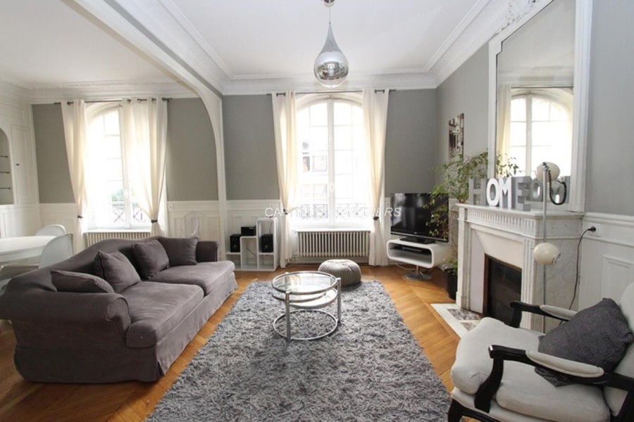 furnished  2 bedrooms Apartment PARIS 16 - 71 m²;