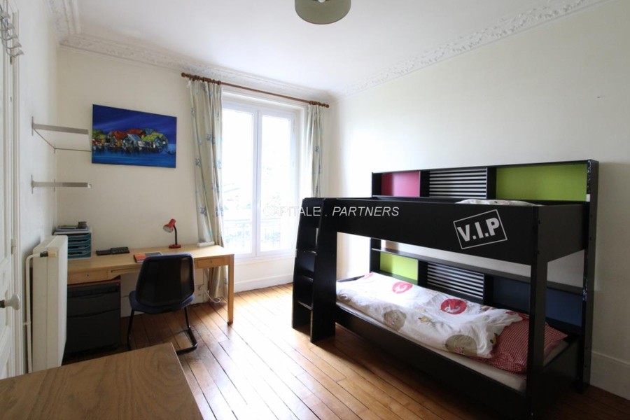 furnished  2 bedrooms Apartment PARIS 15 - 86 m²;