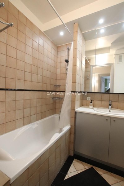 furnished  2 bedrooms Apartment PARIS 17 - 82 m²;