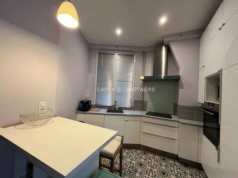 furnished  3 bedrooms Apartment PARIS 16 - 76 m²;