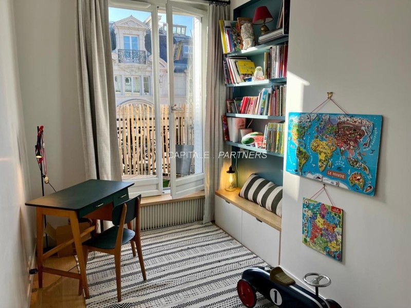 furnished  4 bedrooms Apartment PARIS 9 - 130 m²;