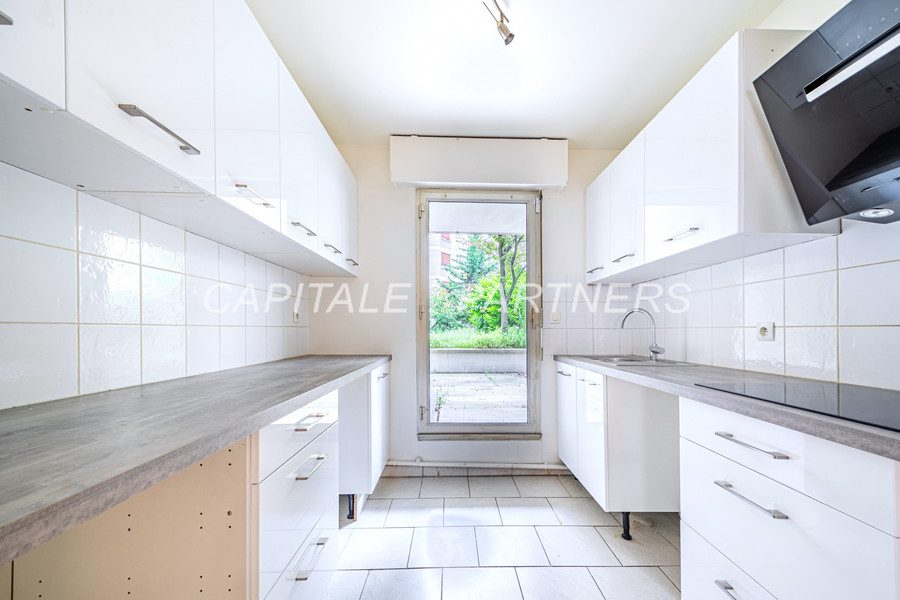  2 bedrooms Apartment PARIS 16 - 75 m²;