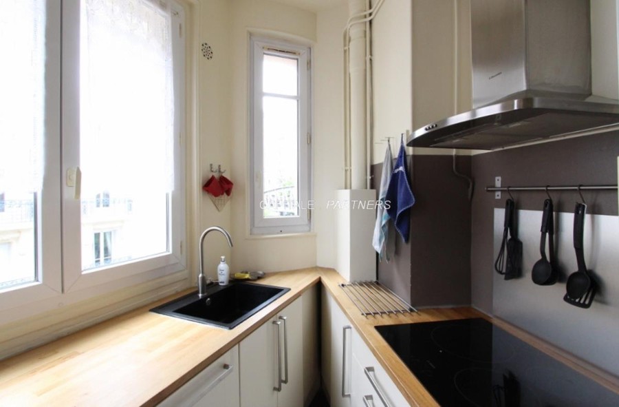 furnished  2 bedrooms Apartment PARIS 15 - 86 m²;