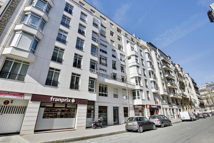 furnished  2 bedrooms Apartment PARIS 17 - 61 m²;