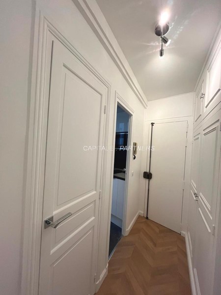 furnished  1 bedroom Apartment PARIS 16 - 35 m²;