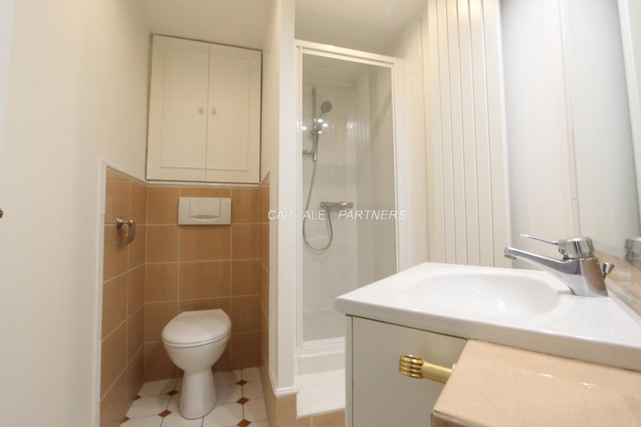 furnished  2 bedrooms Apartment PARIS 8 - 89 m²;