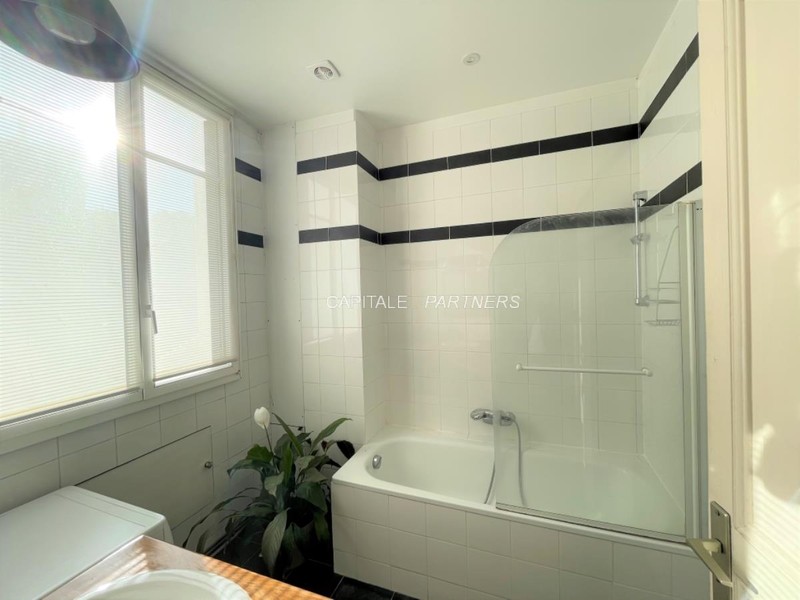 furnished  2 bedrooms Apartment PARIS 15 - 63 m²;