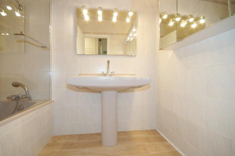  2 bedrooms Apartment PARIS 16 - 79 m²;