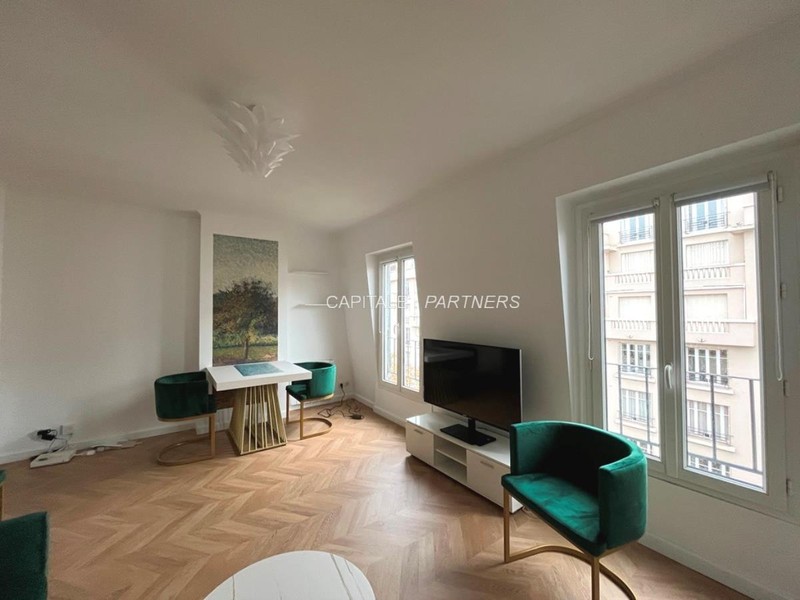 furnished  1 bedroom Apartment PARIS 16 - 35 m²;