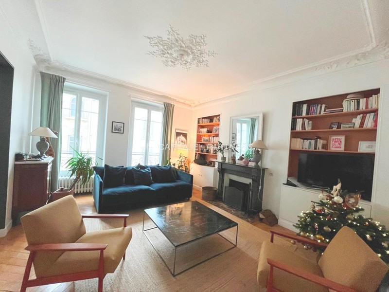 furnished  2 bedrooms Apartment LEVALLOIS-PERRET - 71 m²;