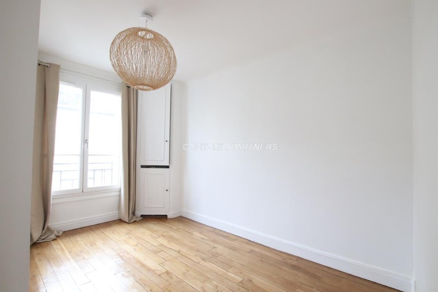 furnished  2 bedrooms Apartment PARIS 17 - 89 m²;